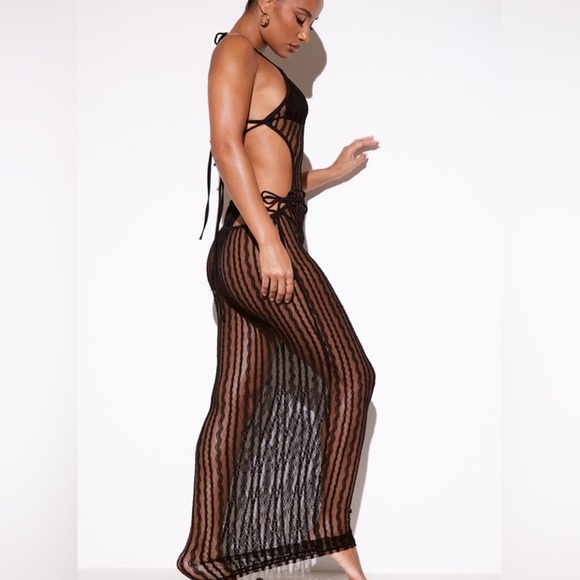 PrettyLittleThing Crochet Netted Halterneck Side Split Beach Dress in Black - Picture 2 of 5